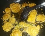 A picture of step 2 of Golden mix bhajias.