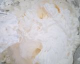 Foto del passaggio 4 della ricetta Torta di pavesini al cacao con crema al cocco