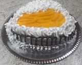 Foto del paso 5 de la receta: Torta de chocolate con chantilly y duraznos ❤