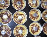 صورة لخطوة 5 من وصفة موسكوتشو رخامي في قوالب فردية،👌🏻😋قمة البنة 😋