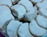 Foto langkah ke 8 dari resep Putri Salju Almond Keju.