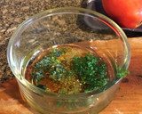 Foto del paso 3 de la receta: Pulpitos salteados con puré de ajos y concasé de tomate