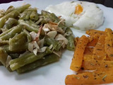 Habichuelas salteadas con chips de calabaza y huevo poche