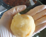 Foto del paso 6 de la receta: Bombas de patatas rellenas de carne con salsa brava