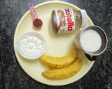 A picture of step 1 of Banana and nutella milk shake.
