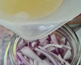 Foto del paso 3 de la receta: Cebolla morada encurtida 💜 solo dos ingredientes 💜