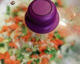 Foto del paso 2 de la receta: Explosión de verduras: frittata con ensalada 🥕🥒🥬🥚🧀