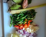 Foto langkah ke 3 dari resep Asin oseng cabe ijo.