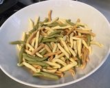 Une image de l'étape 1 de Salade de fusilis pugliesi aux carottes et olives (sauce vinaigrette aux herbes).
