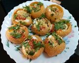 A picture of step 8 of Dahi Batata Puri.