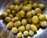 A picture of step 1 of Dum Aloo.