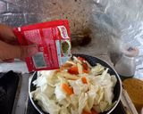 A picture of step 3 of Stir-fried cabbage.