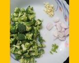 A picture of step 1 of Broccoli soup.