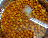 A picture of step 1 of Chana Dry Subzi.