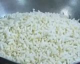 A picture of step 1 of Pumpkin seeds & puffed rice chikki.