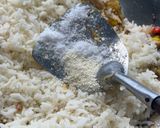 Foto langkah ke 2 dari resep Nasi Goreng Kunyit.