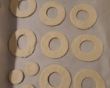 Foto del paso 2 de la receta: Donuts de hojaldre con almíbar de miel