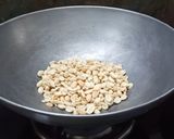A picture of step 1 of Peanut chikki.