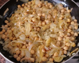 Foto del paso 3 de la receta: Garbanzos encebollados