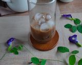 Foto langkah ke 3 dari resep Butterfly Pea Coffee Latte.