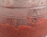 Foto langkah ke 1 dari resep Smoothie Strawberry Pisang.