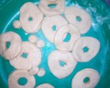 A picture of step 5 of Doughnuts.