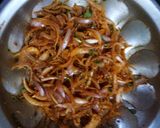A picture of step 3 of Crispy Onion Pakoda.