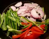 Foto del paso 3 de la receta: Espaguetis en salsa caprichosa