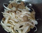 Foto langkah ke 2 dari resep Tumis jamur tiram bakso.