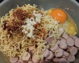 Foto langkah ke 2 dari resep DarMiSosTel (Dadar Mie Sosis Telur).