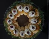 A picture of step 7 of Paneer puff pastry xmas wreath.