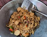 Foto langkah ke 4 dari resep Tumis Jamur Tiram Bakso.