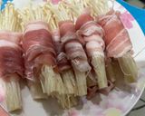 Foto langkah ke 1 dari resep Enoki bacon roll.