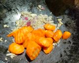 Foto langkah ke 2 dari resep Bekal sekolah, Tumis jamur kuping (1077).