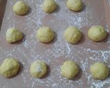 Foto langkah ke 6 dari resep Donat bedak simple.