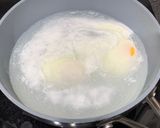 Foto langkah ke 2 dari resep Telur apung.