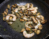 Foto del paso 6 de la receta: Crema de Salmón y Marisco en Olla Programable