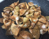 Foto del paso 3 de la receta: Níscalos a la plancha