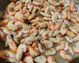 Hình bước làm 2 của món Tôm rang giòn