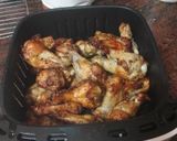 Foto del paso 3 de la receta: Jamoncitos de pollo adobado y asados en freidora de aire con papas arrugas