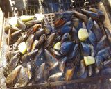 Foto del paso 5 de la receta Mejillones a la brasa con laurel
