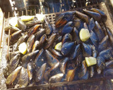 Foto del paso 5 de la receta: Mejillones a la brasa con laurel