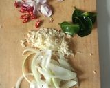 Foto langkah ke 2 dari resep Cumi asin saos padang simpel.