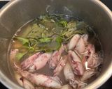 Hình bước làm 3 của món Canh Mực Nấu Lá É