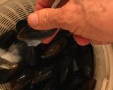 Foto del paso 4 de la receta: Linguini (o tallarines) en caldo de mejillones frescos (seis minutos)