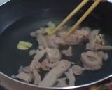A picture of step 2 of Black sesame oil pork kidney soup.
