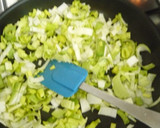 Foto del paso 4 de la receta: Garbanzos 🥄 con repollo 🥦y punta de jamón 🐽