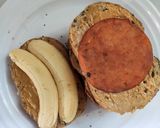 Gambar langkah 4 resipi Sandwich Pisang Dengan Mentega Kacang & Salami Ayam.