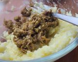 Foto langkah ke 4 dari resep Leftover rendang loaded potato.
