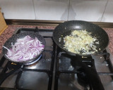 Foto del paso 1 de la receta: Tortilla vaga de Puerros y Cebolla Roja